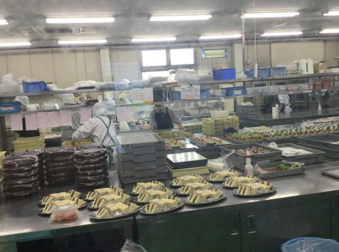 肉を切った後のまな板を違う素材に変える際など、現場の衛生状態をリセットしたいときに酸性電解水は有効です。