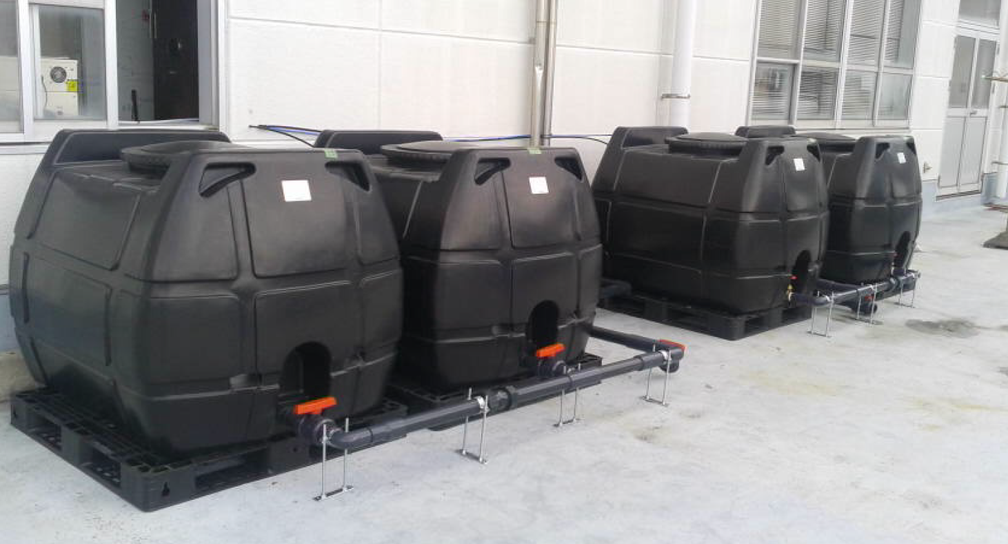 酸性・アルカリ性電解水を２トンずつ貯めて、工場内５か所に取水口を作っています。