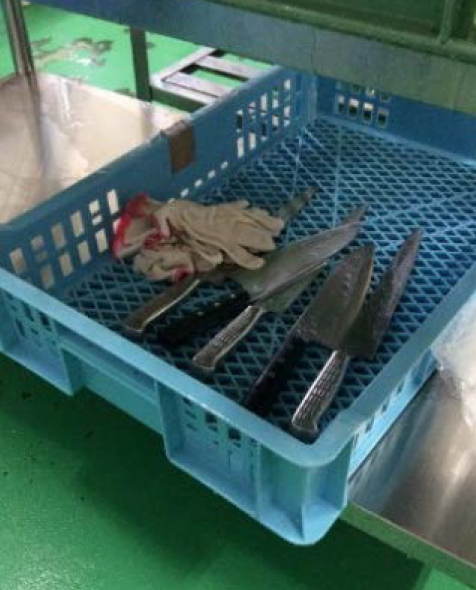 酸性電解水で調理器具等の除菌を行っています。